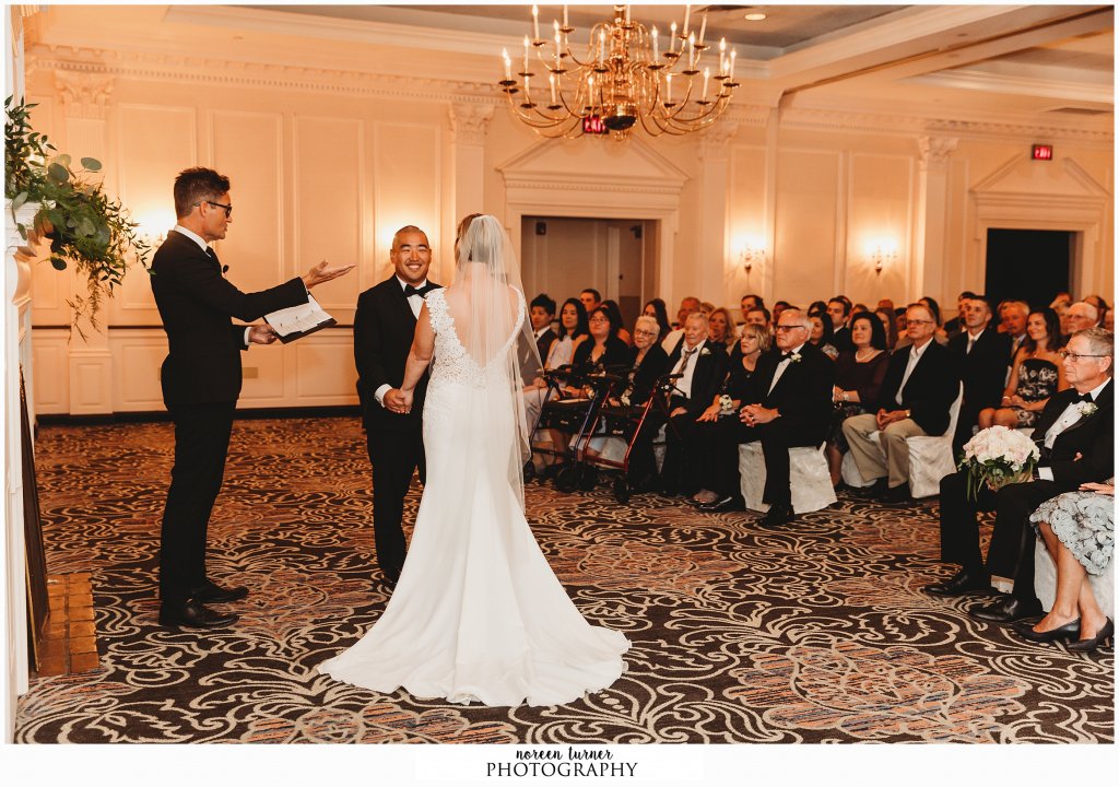 A stunning and classic summer Desmond Hotel wedding by Noreen Turner Photography