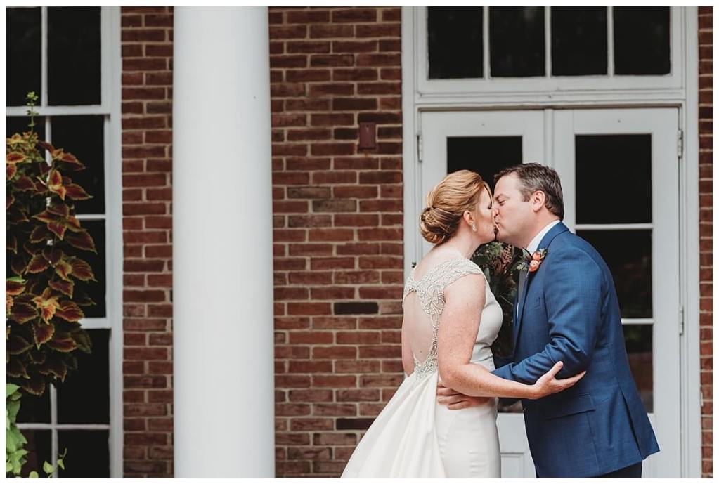 A gorgeous summer Tidewater Inn wedding by Philadelphia wedding photographer Noreen Tuner.
